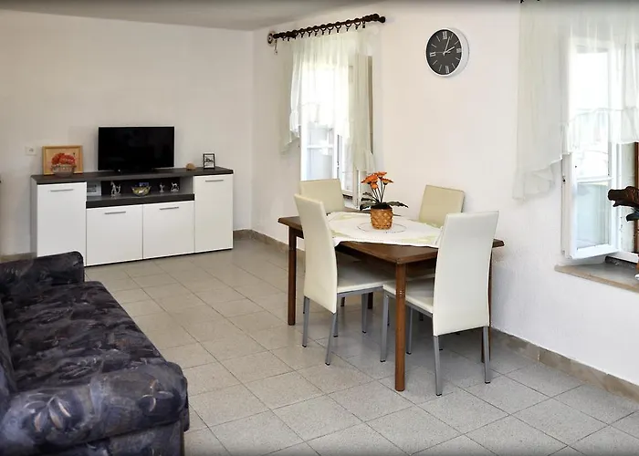 Sunny House 아파트 룸바르다